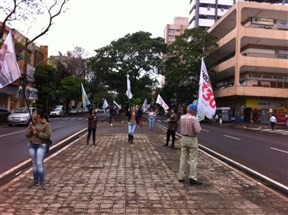 Faltando uma semana para as eleições clima esquenta e cabos eleitorais lotam o centro de Maringá